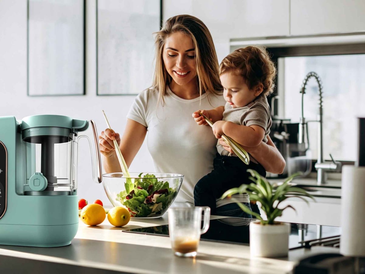 Vansen baby food processor in use on a kitchen counter